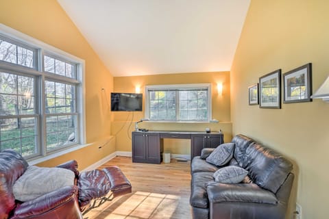 Lenox House w/ Screened Patio & Mountain View House in Lenox