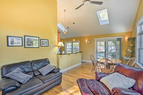 Lenox House w/ Screened Patio & Mountain View House in Lenox