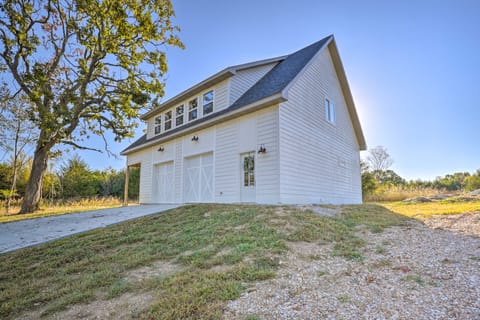 Modern Cottage Escape On Table Rock Lake! Cottage in Roaring River Township