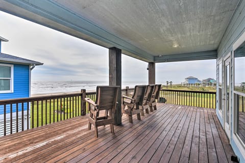 Crystal Beach Retreat w/ Deck - Walk to the Ocean! House in Bolivar Peninsula