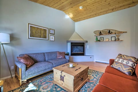 Cozy Carbondale Escape w/ Deck & Grill! House in El Jebel