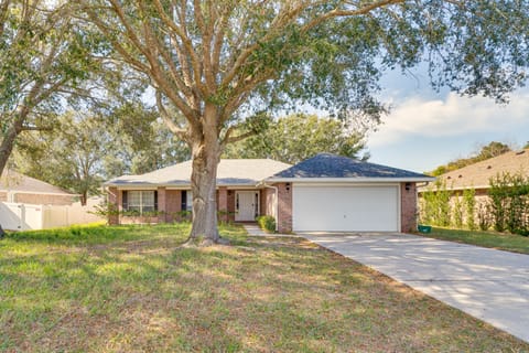 Deltona Retreat w/ Yard + Grill: Pets Welcome! House in Deltona