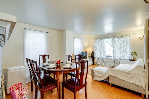 Oakland Group Retreat: Historic Home Near Downtown House in Oakland