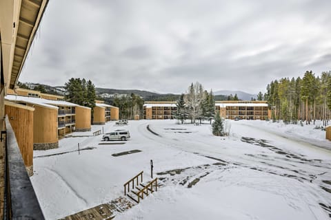 Winter Park Condo w/ Hot Tub, 3 Mi to Slopes! Apartment in Fraser