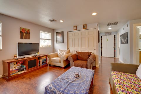 Springfield Apt w/ Deck + Central Location! Apartment in Springfield