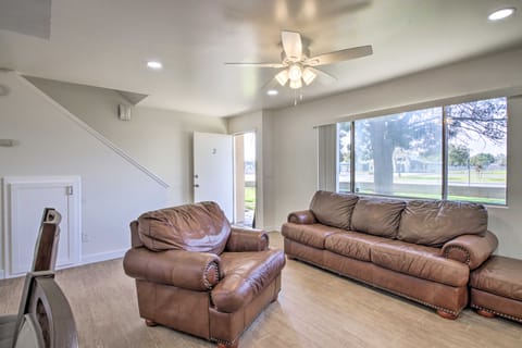 Comfy Bakersfield Townhome - Fire Pit & Patio Apartment in Bakersfield