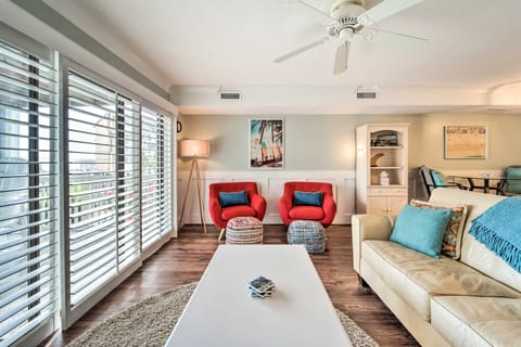 Bright Carolina Beach Condo - Walk to Shore! Apartment in Carolina Beach