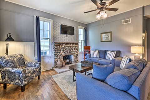 Cozy Eureka Springs Cottage, Walk to Dtwn! Cottage in Eureka Springs