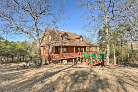 Family-Friendly Cabin By Golf Course & Marina House in Carroll County