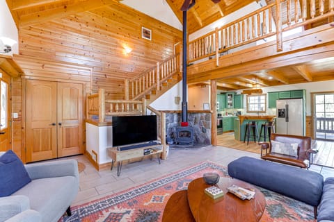 Family-Friendly Cabin By Golf Course & Marina House in Carroll County