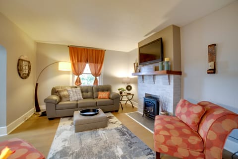 Pittsburgh Home w/ Private Yard 3 Mi to Dtwn! House in Pittsburgh