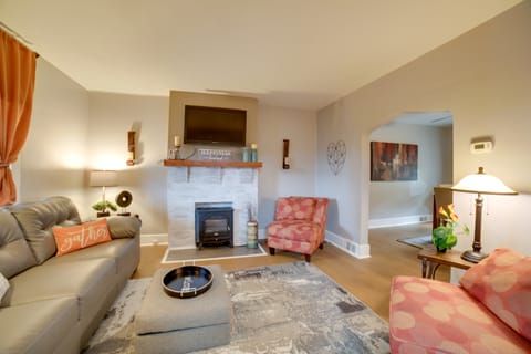 Pittsburgh Home w/ Private Yard 3 Mi to Dtwn! House in Pittsburgh