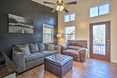 Gray Home w/ View of Boone Lake + Fire Pit! Maison in Johnson City