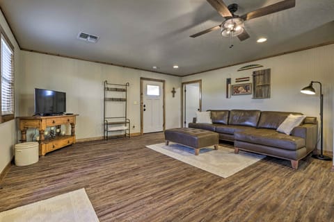 Cozy Fredericksburg Studio Near Wineries! Apartment in Rio Grande