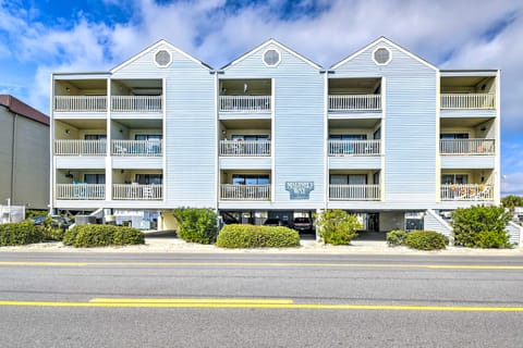 North Myrtle Beach Condo - Walk to Beaches! Apartment in North Myrtle Beach