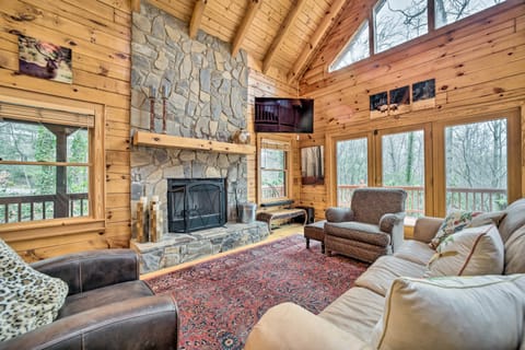 Grand Maggie Valley Cabin w/ Private Hot Tub! House in Maggie Valley