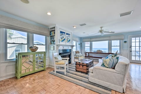 Beachfront Florida Getaway w/ Furnished Deck! Maison in Fernandina Beach