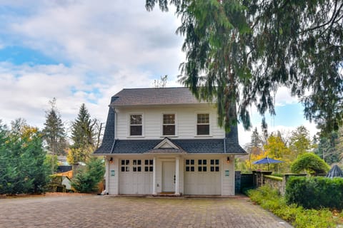2 Mi to Bay Park: Charming Milwaukie Getaway House in Milwaukie