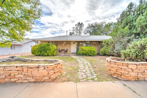 Colorful Cottonwood Escape w/ Mountain View! House in Clarkdale