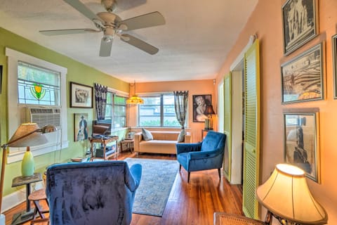 Cheery St. Petersburg Escape < 3 Mi to Dtwn! Condo in Historic Kenwood
