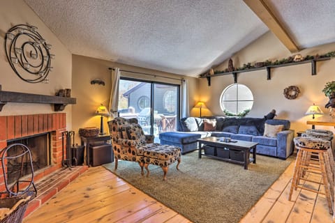 Big Bear Lake Home w/ Grill, 4 Mi to Slopes! Appartamento in Big Bear