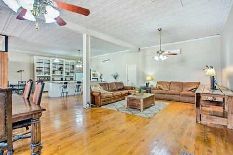 Stylish Denison Apt at the Heart of Main St! Apartment in Lake Texoma