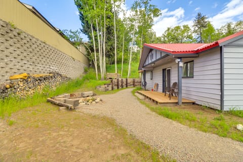 Downtown Bigfork Home w/ Fire Pit, Walk to Harbor! House in Bigfork