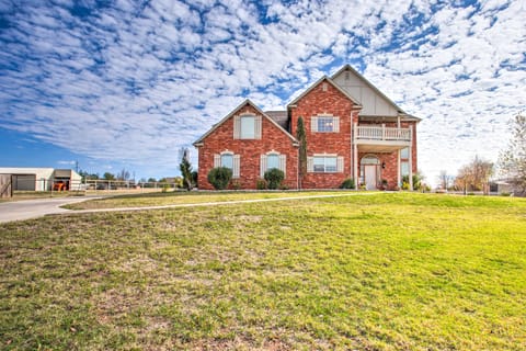 Oklahoma Country Estate on 2 Acres w/ Pool! House in Norman