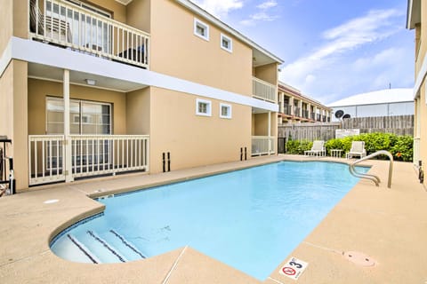 South Padre Island Getaway - Newly Renovated! Apartment in South Padre Island