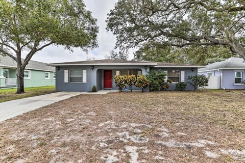 Largo Hideaway w/ Game Room & Fenced Yard! House in Largo