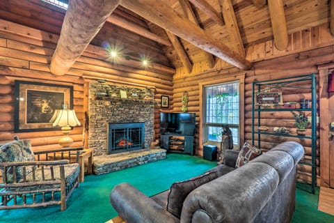 Gatlinburg Log Cabin w/ Hot Tub & Mountain Views! House in Pittman Center