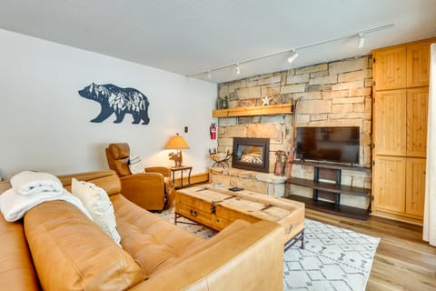 Charming Vail Condo w/ Patio & Mountain Views Apartment in Vail