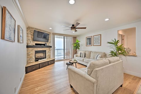 Beachfront Oceanside Condo w/ Amenity Access! Apartment in Oceanside