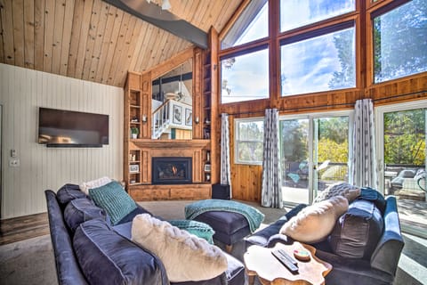 Lake Arrowhead Cabin w/ Game Room + Hot Tub! House in Lake Arrowhead