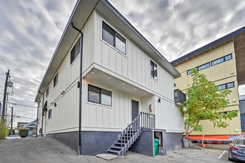 Cozy Seattle Apt in Ballard ~ 7 Mi to Dtwn! Condo in Ballard