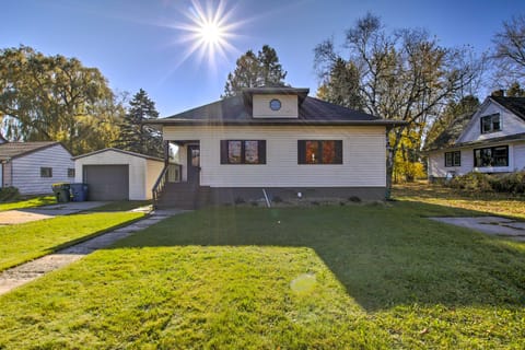 Family Home w/ Yard, Half-Mi to Lake Michigan Casa in Kewaunee
