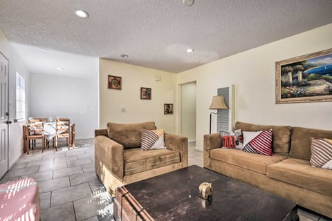 Whittier Duplex Unit w/ Shared Pellet Smoker! Casa in Santa Fe Springs