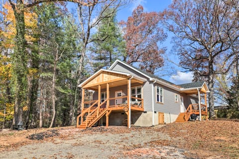 Candler Home w/ Private Hot Tub + Fire Pit! Haus in Candler