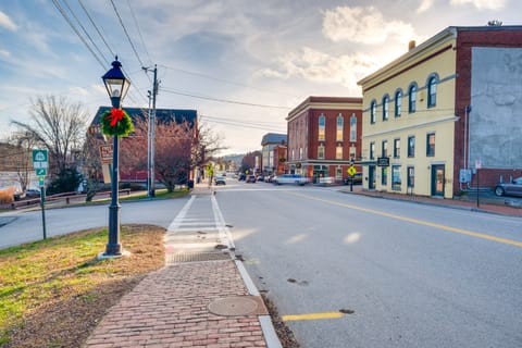 Downtown Hallowell Retreat w/ Water Views! Apartment in Augusta