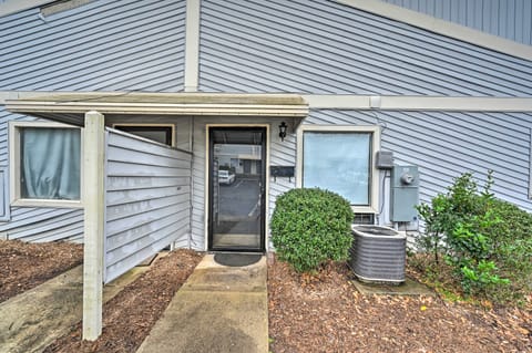 Greenville Townhome w/ Washer & Dryer Condo in Greenville