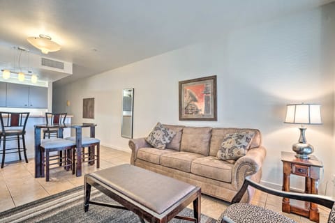 Resort-Style Condo w/ Lake Chelan & Mtn Views Apartment in Chelan (In Town)