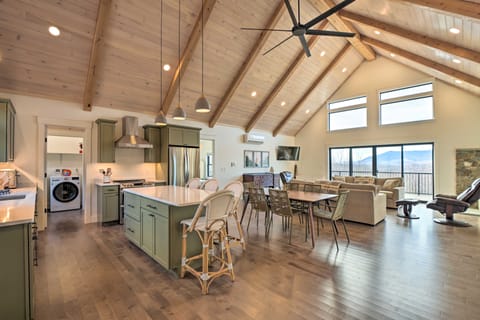 Secluded Kingfield Abode w/ Idyllic Mtn Views Haus in Kingfield