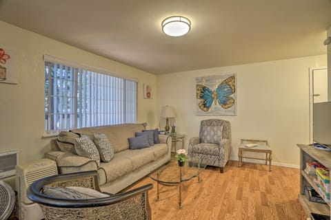 Lynnwood Apt w/ Balcony ~ 17 Mi to Seattle! Appartement in Lynnwood