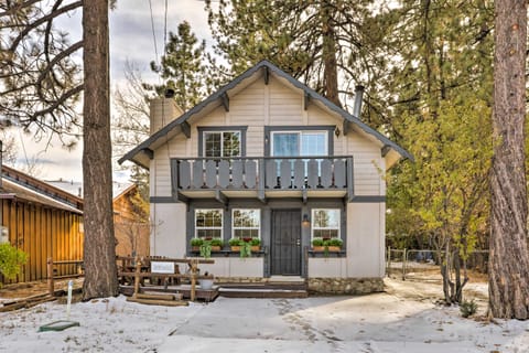 Dreamy Big Bear Home w/ Wood Stove & Grill House in Big Bear