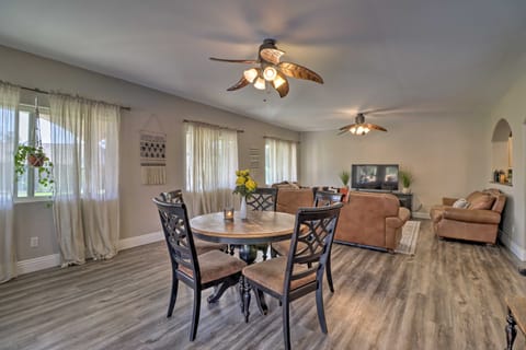 Lavish Family Escape w/ Game Room in Avondale! House in Avondale