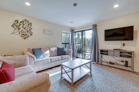 < 3 Mi to Lake Tahoe: Incline Village Condo! Apartment in Incline Village