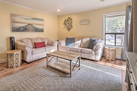 Cozy Incline Village Condo < 3 Mi to Lake Tahoe! Apartment in Incline Village