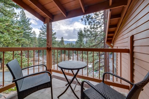 < 3 Mi to Lake Tahoe: Incline Village Condo! Apartment in Incline Village