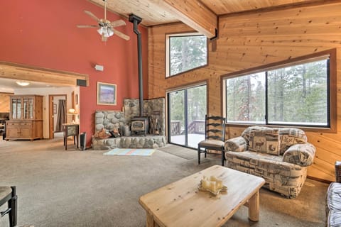 Grand Truckee Cabin w/ Golf Course View! Maison in Truckee