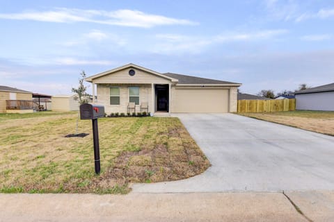 Family-Friendly Bellmead Home ~ 6 Mi to Waco House in Bellmead